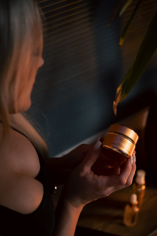 24K Kuldne Taastav ja Toitev Näokreem, 50ml - Image 3